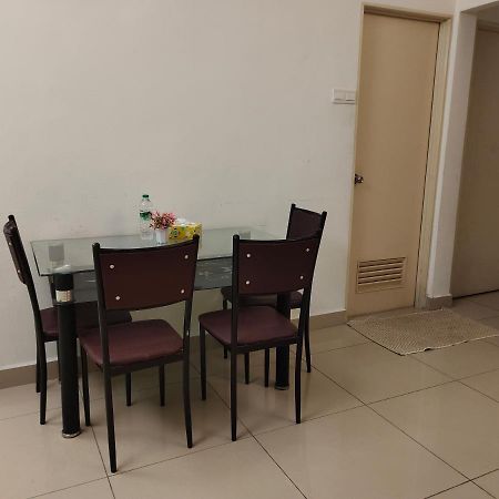 2 Rooms Homestay Deviana Wakaf Che Yeh Кота-Бару Экстерьер фото