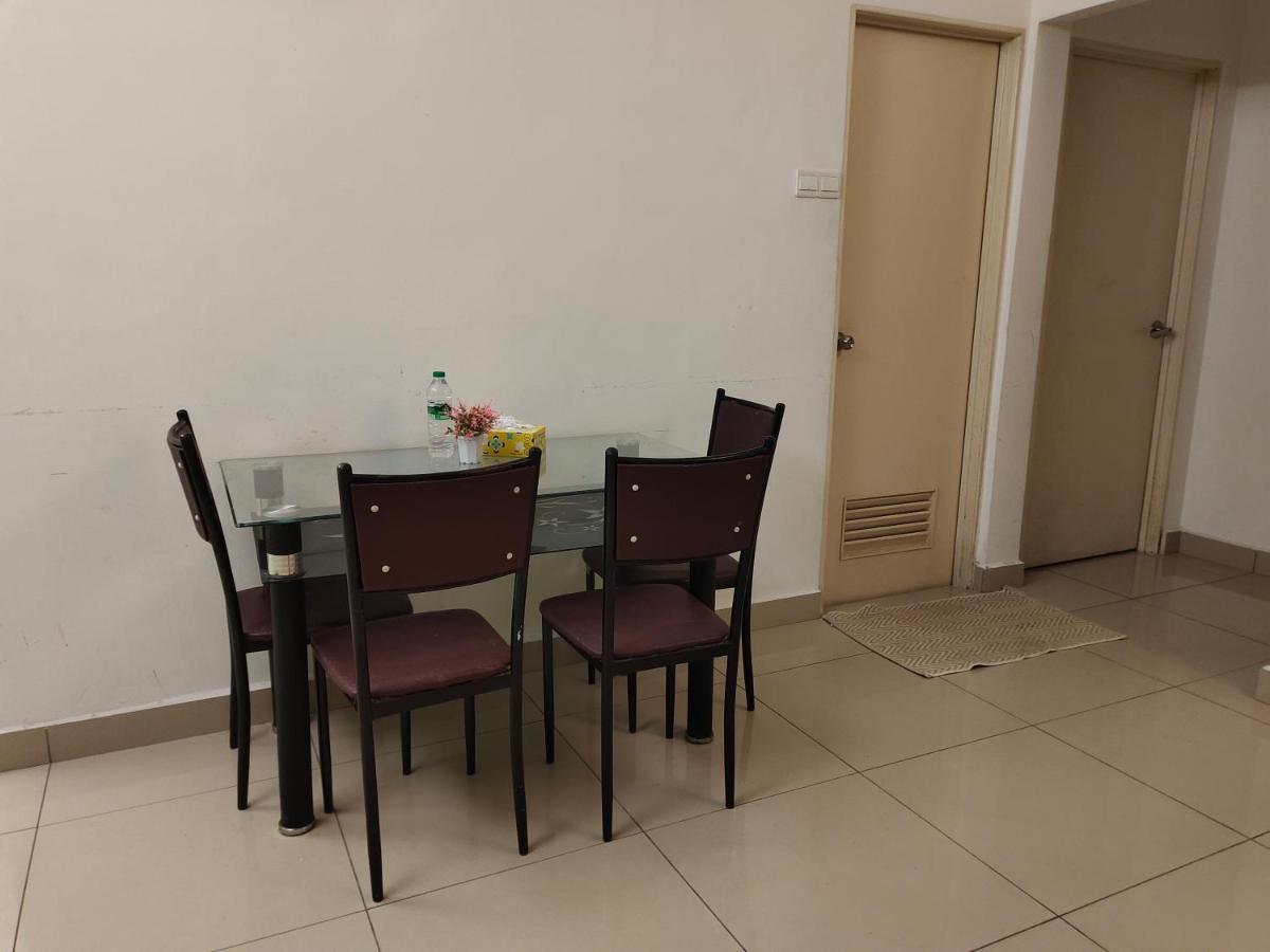 2 Rooms Homestay Deviana Wakaf Che Yeh Кота-Бару Экстерьер фото
