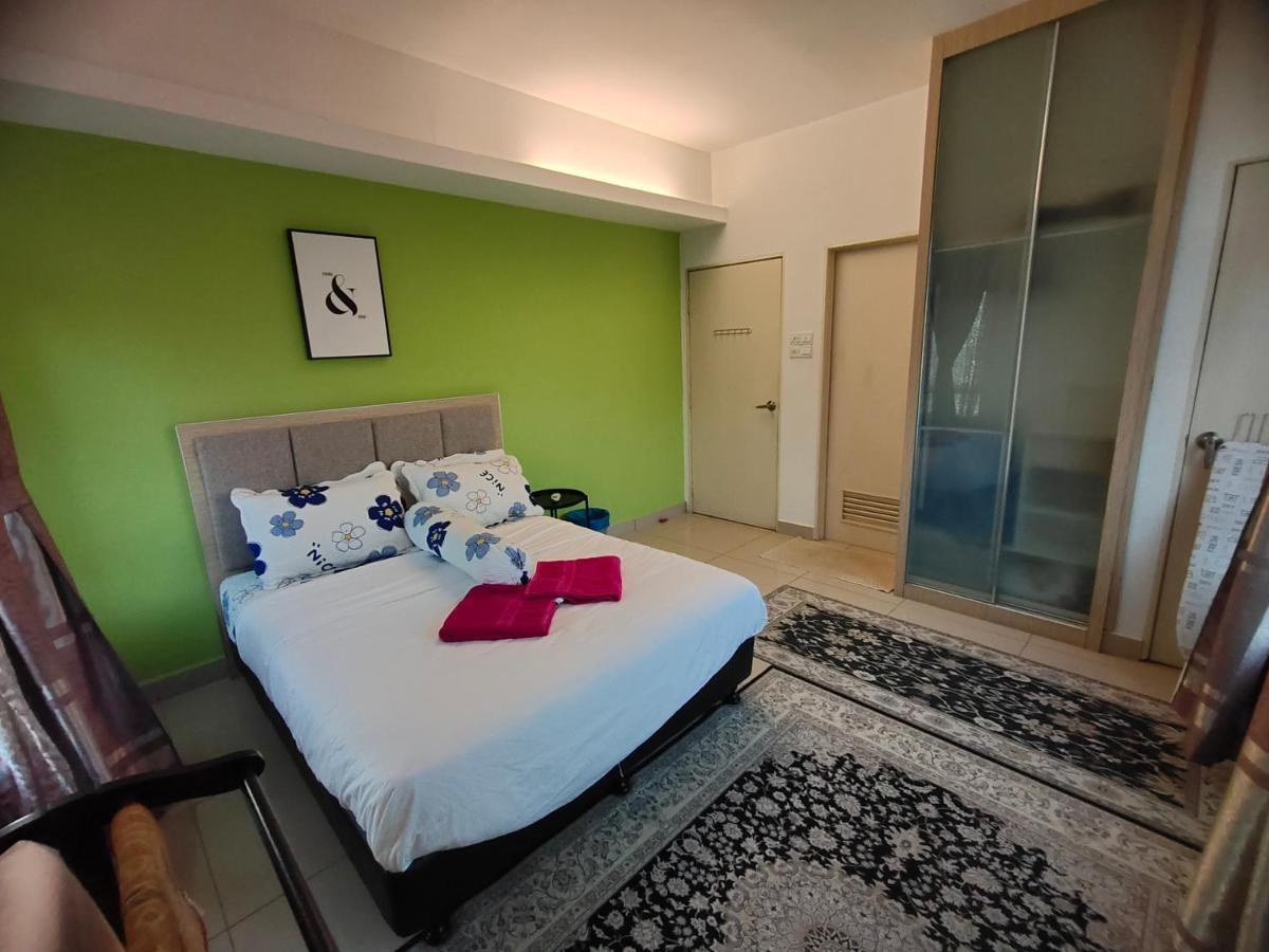 2 Rooms Homestay Deviana Wakaf Che Yeh Кота-Бару Экстерьер фото