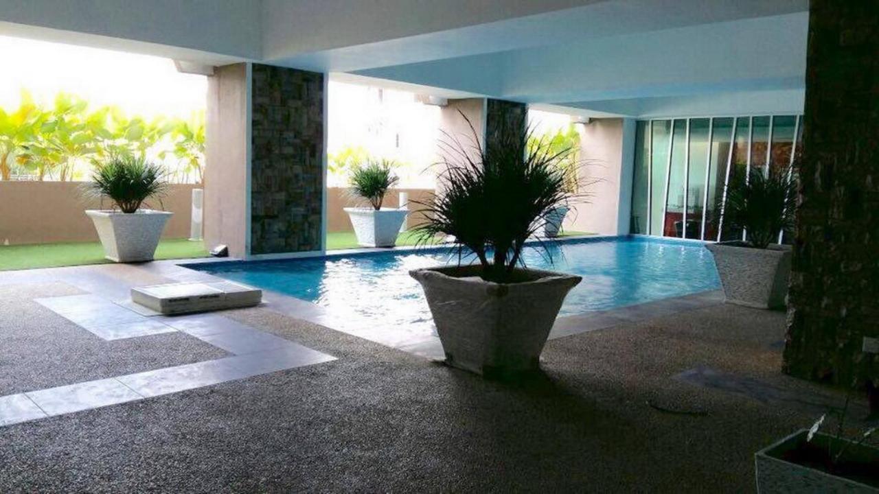 2 Rooms Homestay Deviana Wakaf Che Yeh Кота-Бару Экстерьер фото