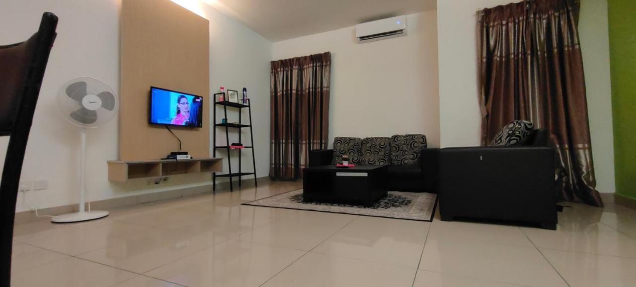 2 Rooms Homestay Deviana Wakaf Che Yeh Кота-Бару Экстерьер фото