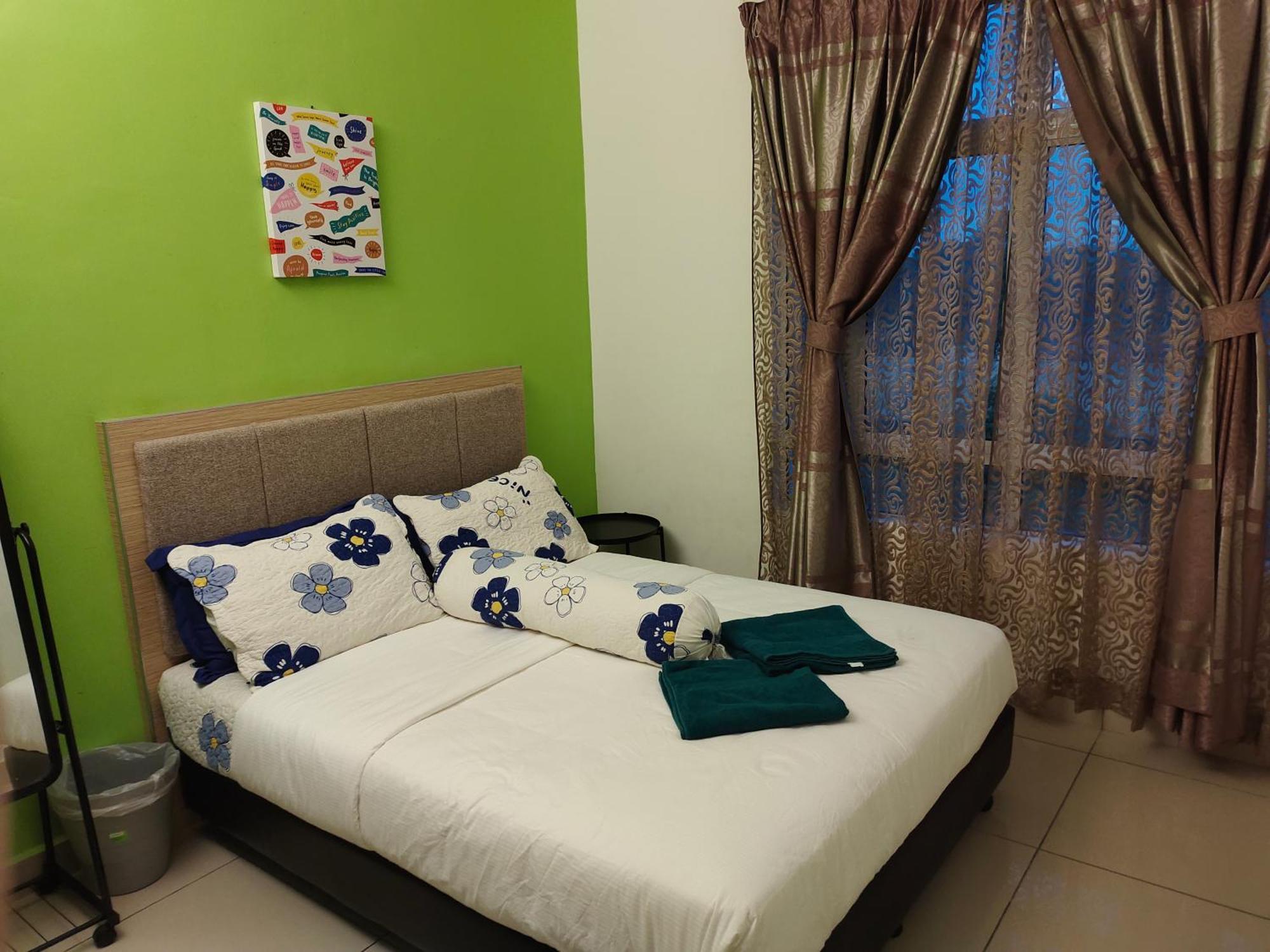 2 Rooms Homestay Deviana Wakaf Che Yeh Кота-Бару Экстерьер фото